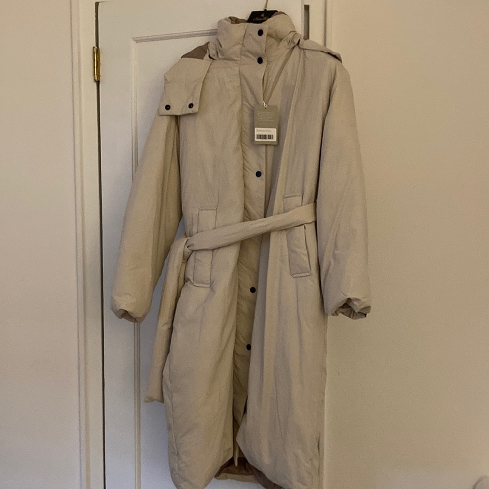 Everlane "The Duvet Puffer" in Sandstone